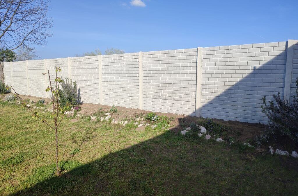 Egyedi hangulatot teremt a mediterrán betonkerítés